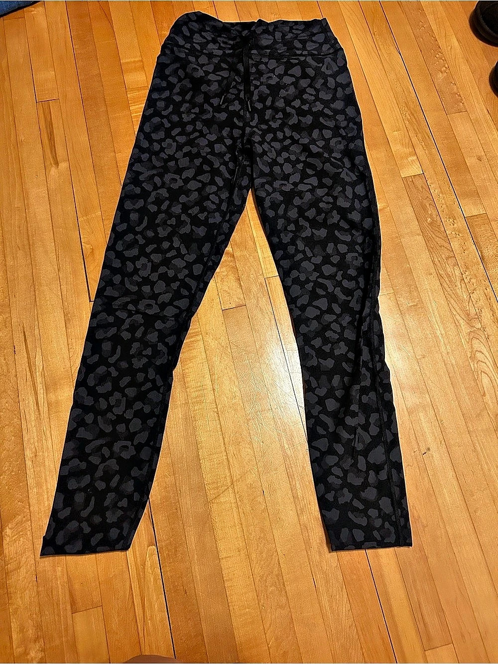Sarah’s day white fox boutique Leggings in Black & Gray Size Medium